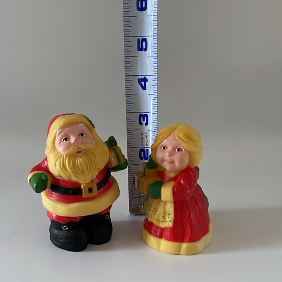 Hallmark Santa & Mrs. Claus Salt and Pepper Shaker Set - Picture 13 of 14